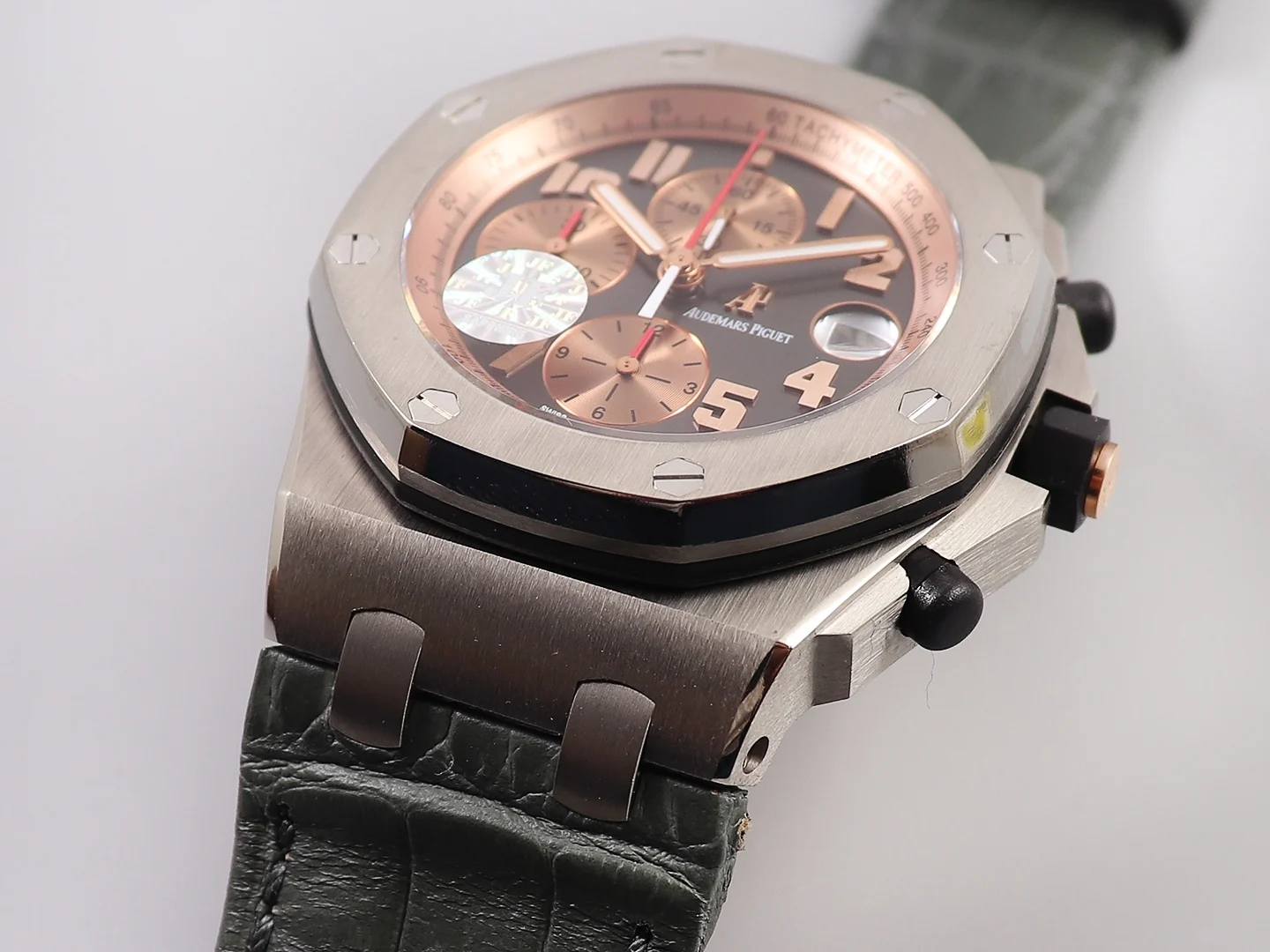 Audemars Piguet Royal Oak 26170 42 × 16mm — photographed off the sweep