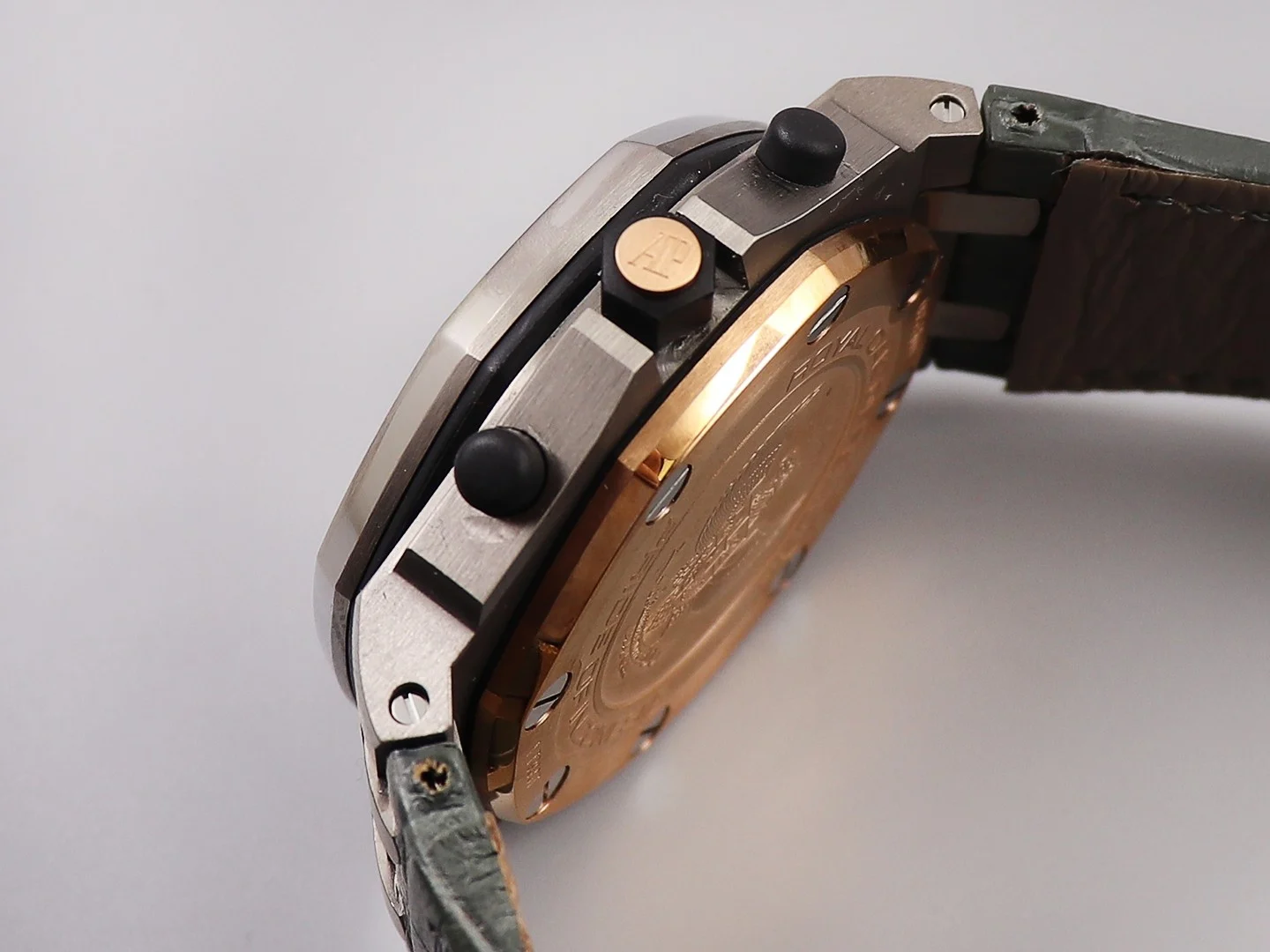 Audemars Piguet Royal Oak 26170 42 × 16mm — photographed off the sweep