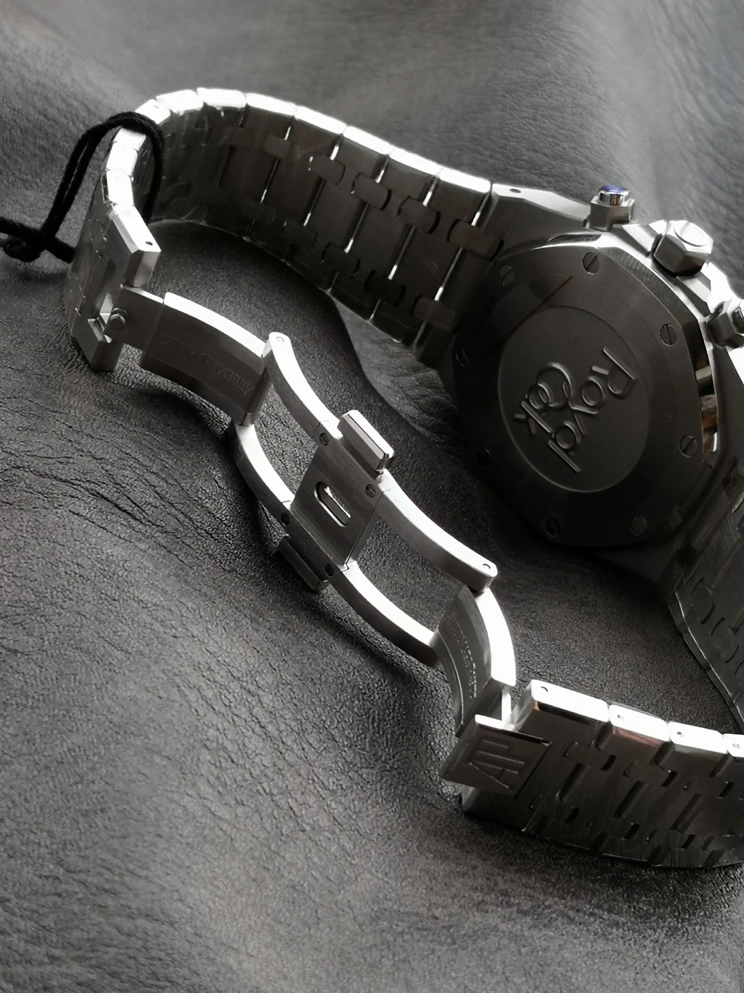 Audemars Piguet Royal Oak 26320ST.OO.1220ST.02 — photographed off the sweep