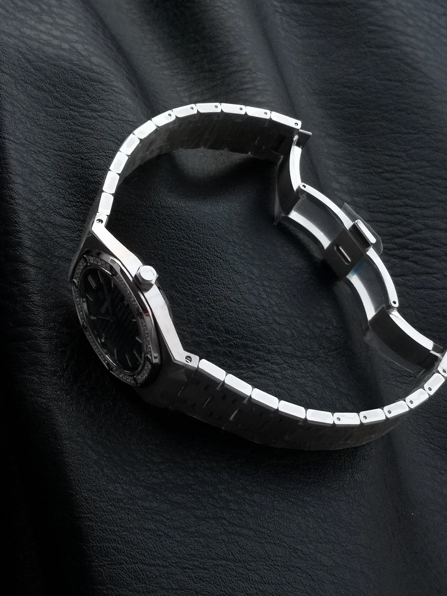 Audemars Piguet Royal Oak 67651OR — photographed off the sweep