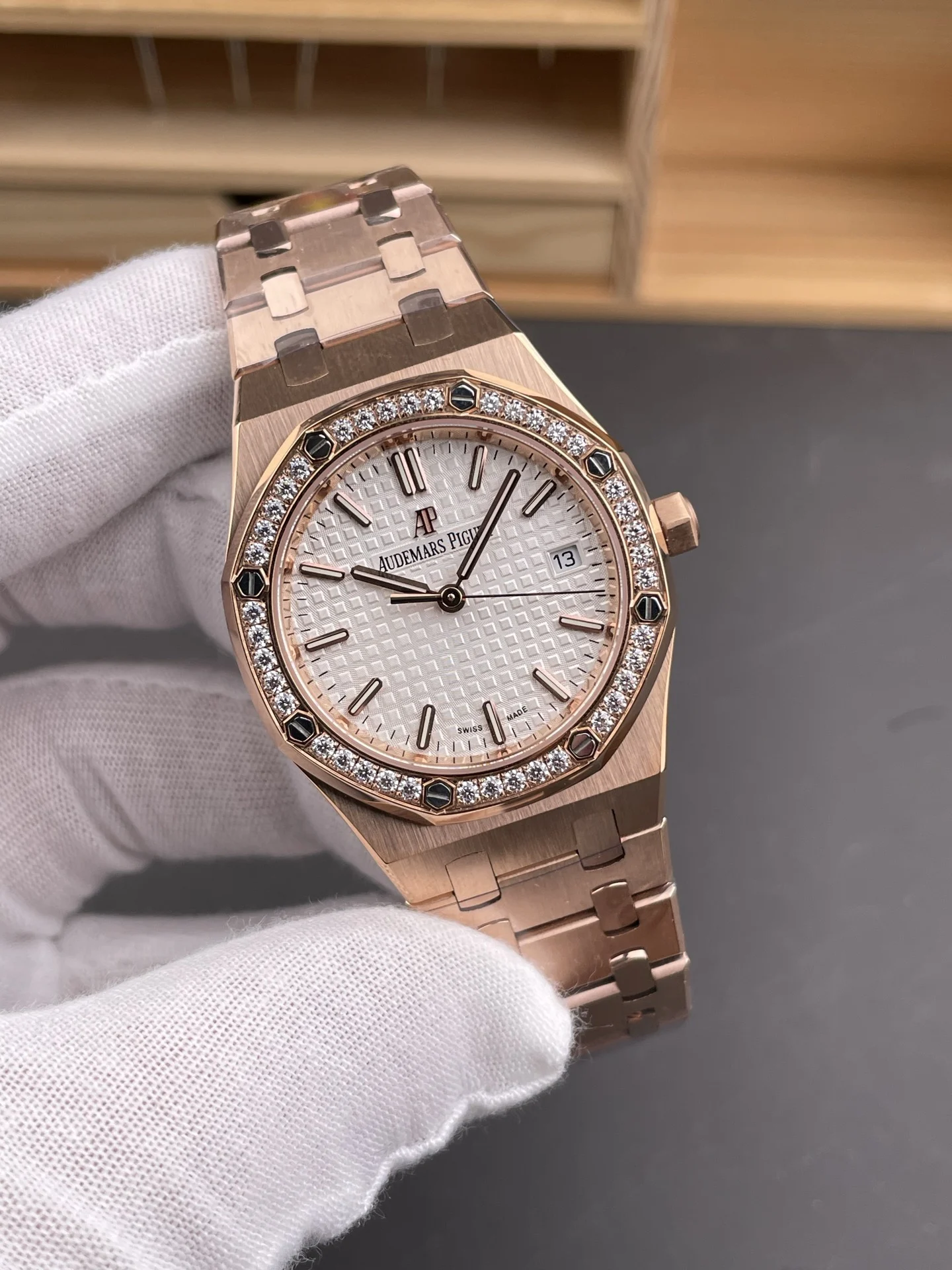 Audemars Piguet Royal Oak 77351 — photographed off the sweep
