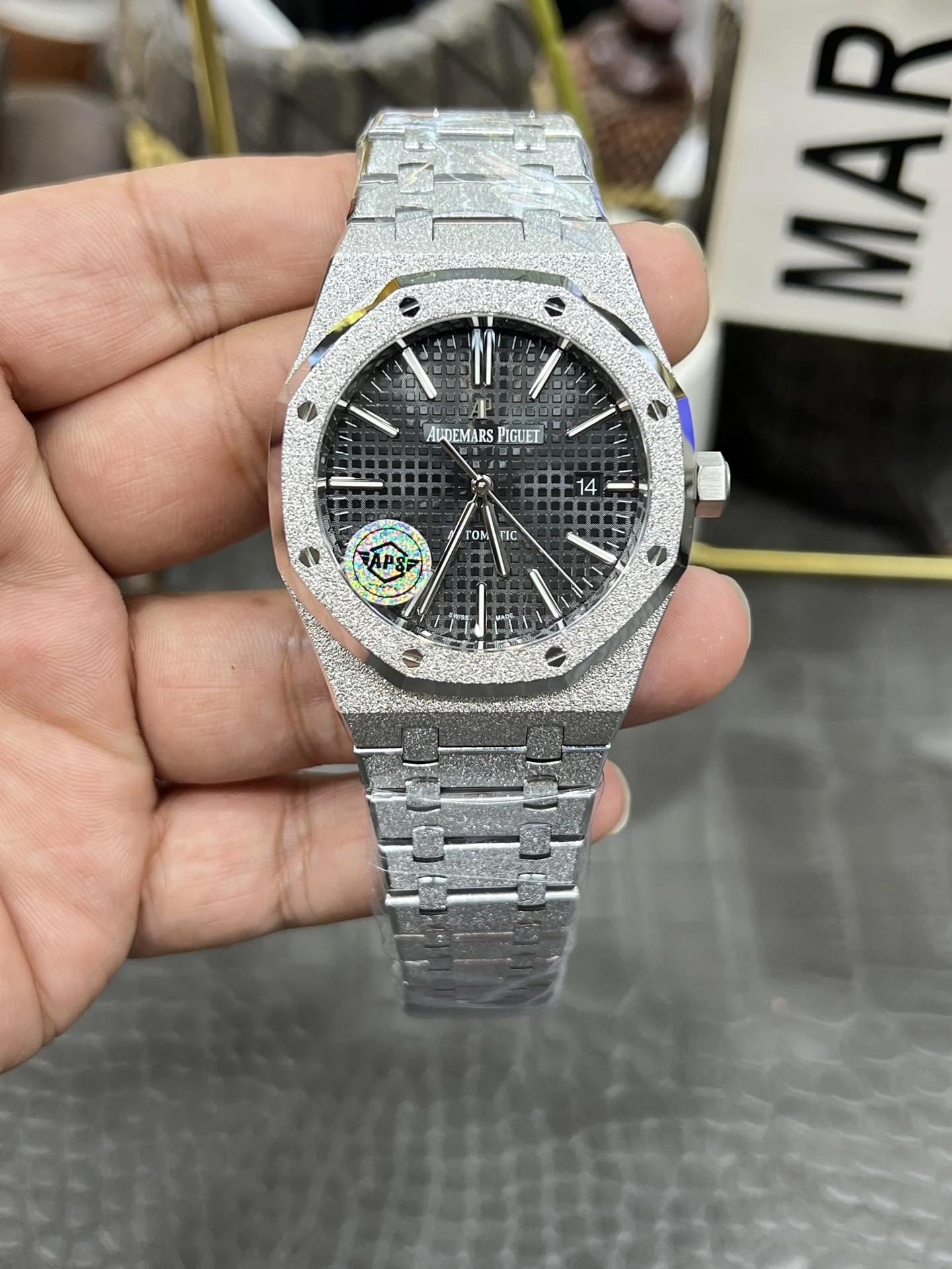 Audemars Piguet Royal Oak Black Dial 15400 41mm — photographed off the sweep