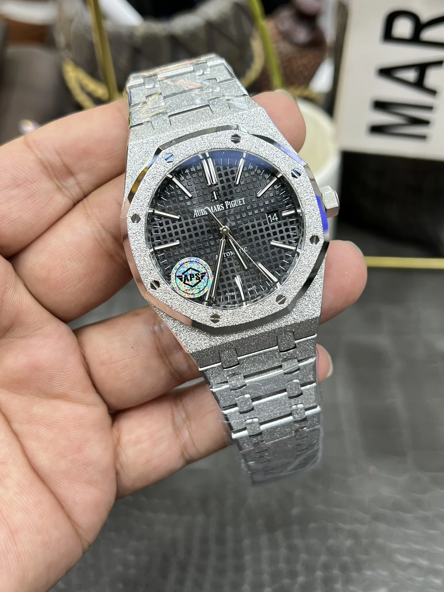 Audemars Piguet Royal Oak Black Dial 15400 41mm — photographed off the sweep