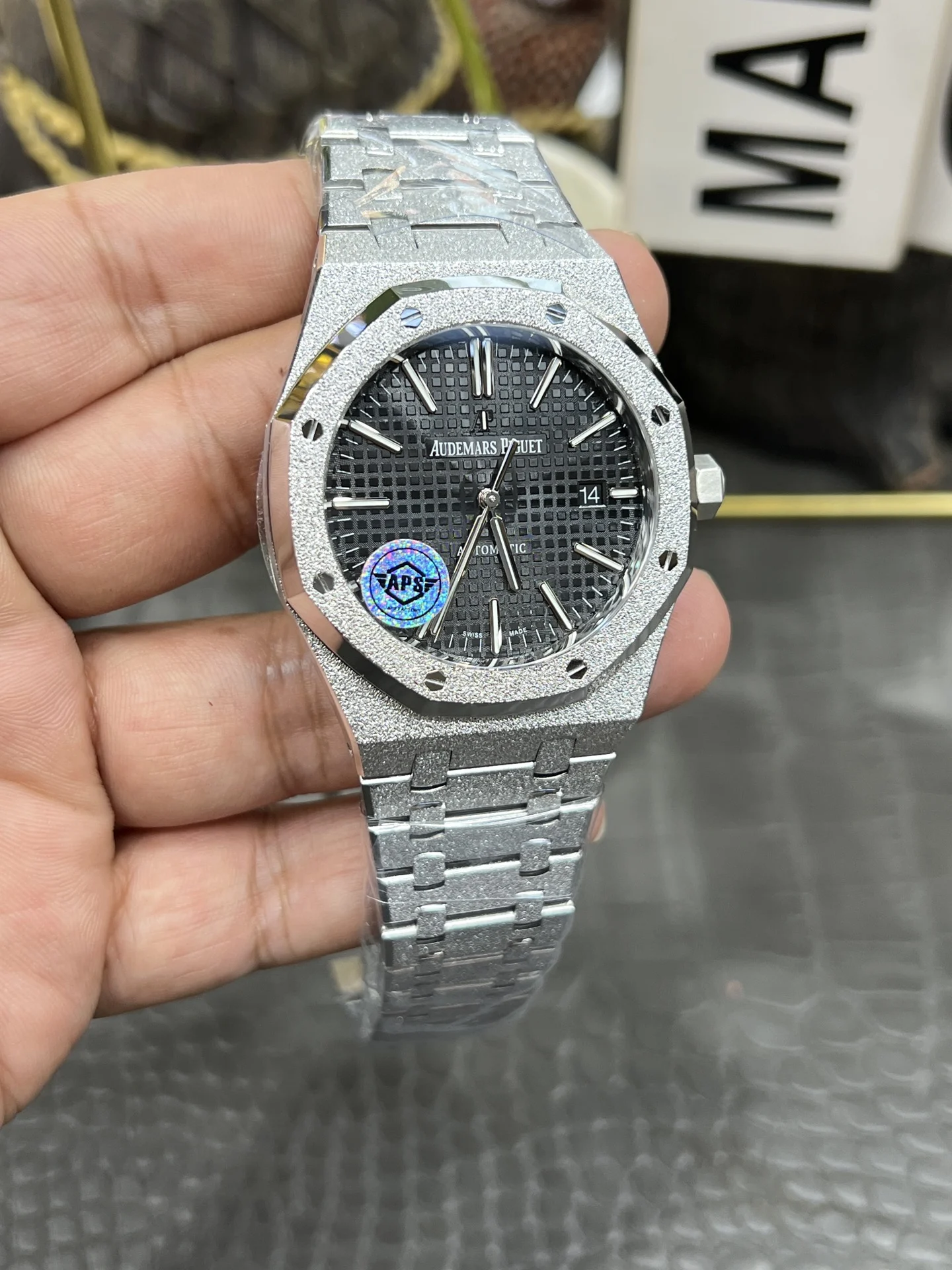 Audemars Piguet Royal Oak Black Dial 15400 41mm — photographed off the sweep
