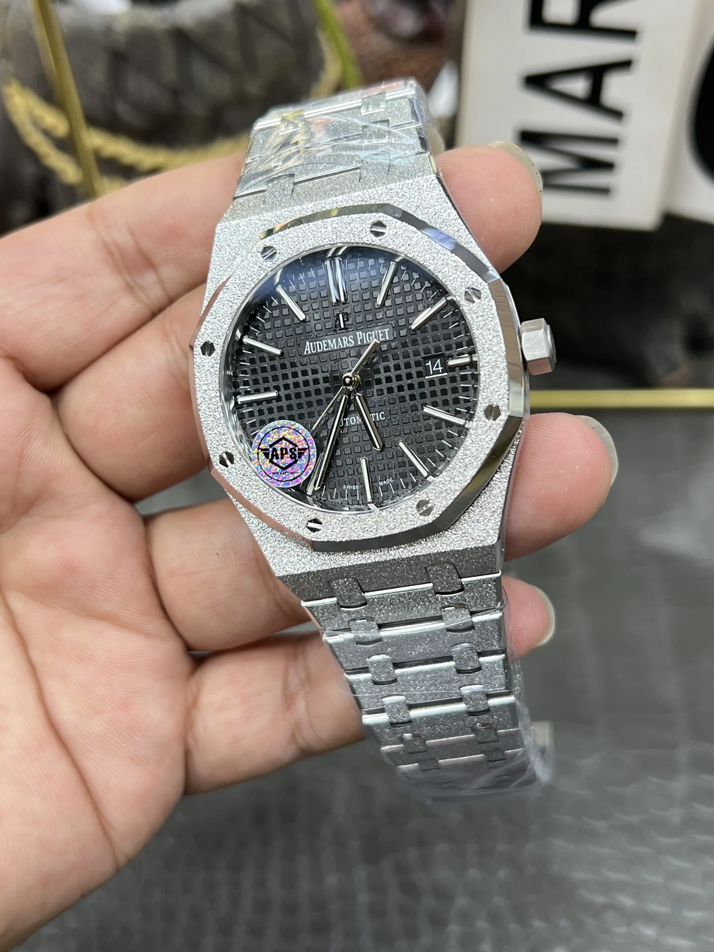 Audemars Piguet Royal Oak Black Dial 15400 41mm — photographed off the sweep