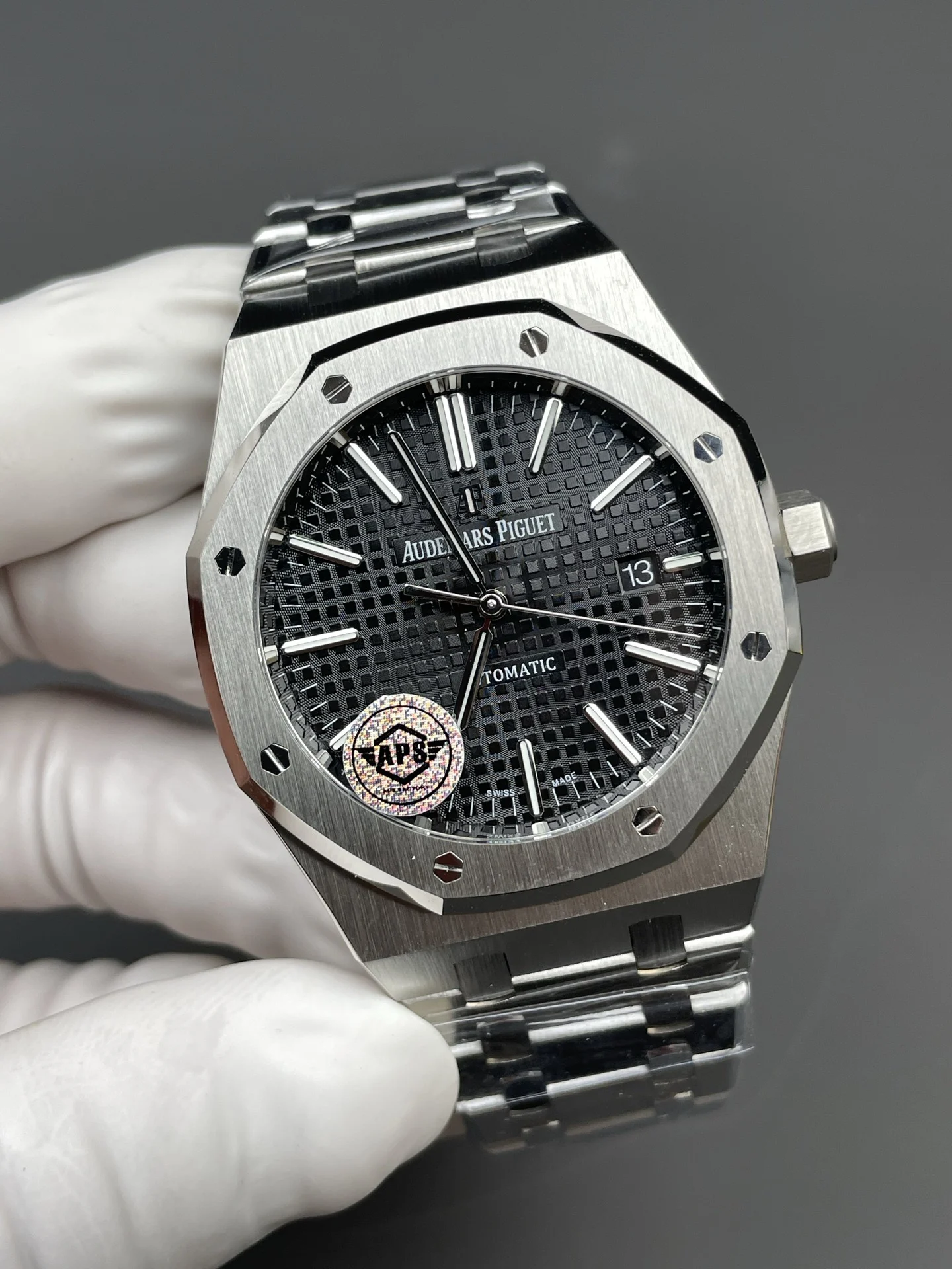 Audemars Piguet Royal Oak Black Dial 15400 41mm — photographed off the sweep