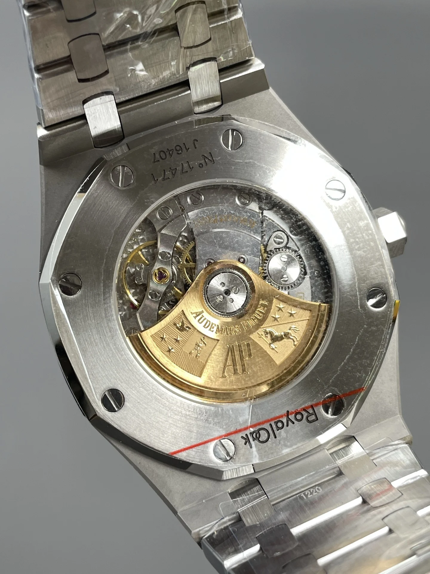 Audemars Piguet Royal Oak Black Dial 15400 41mm — photographed off the sweep