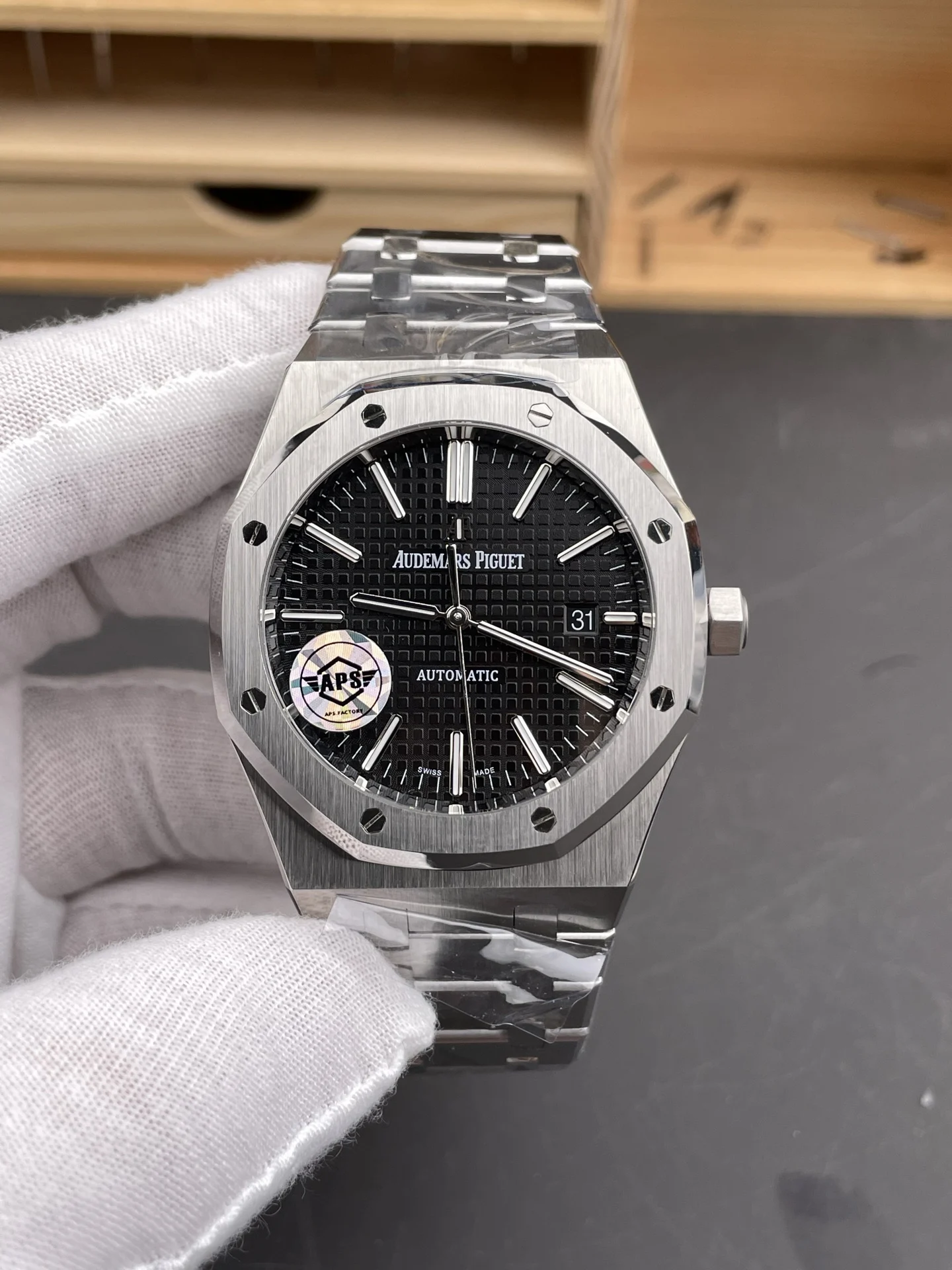 Audemars Piguet Royal Oak Black Dial 15400 41mm — photographed off the sweep