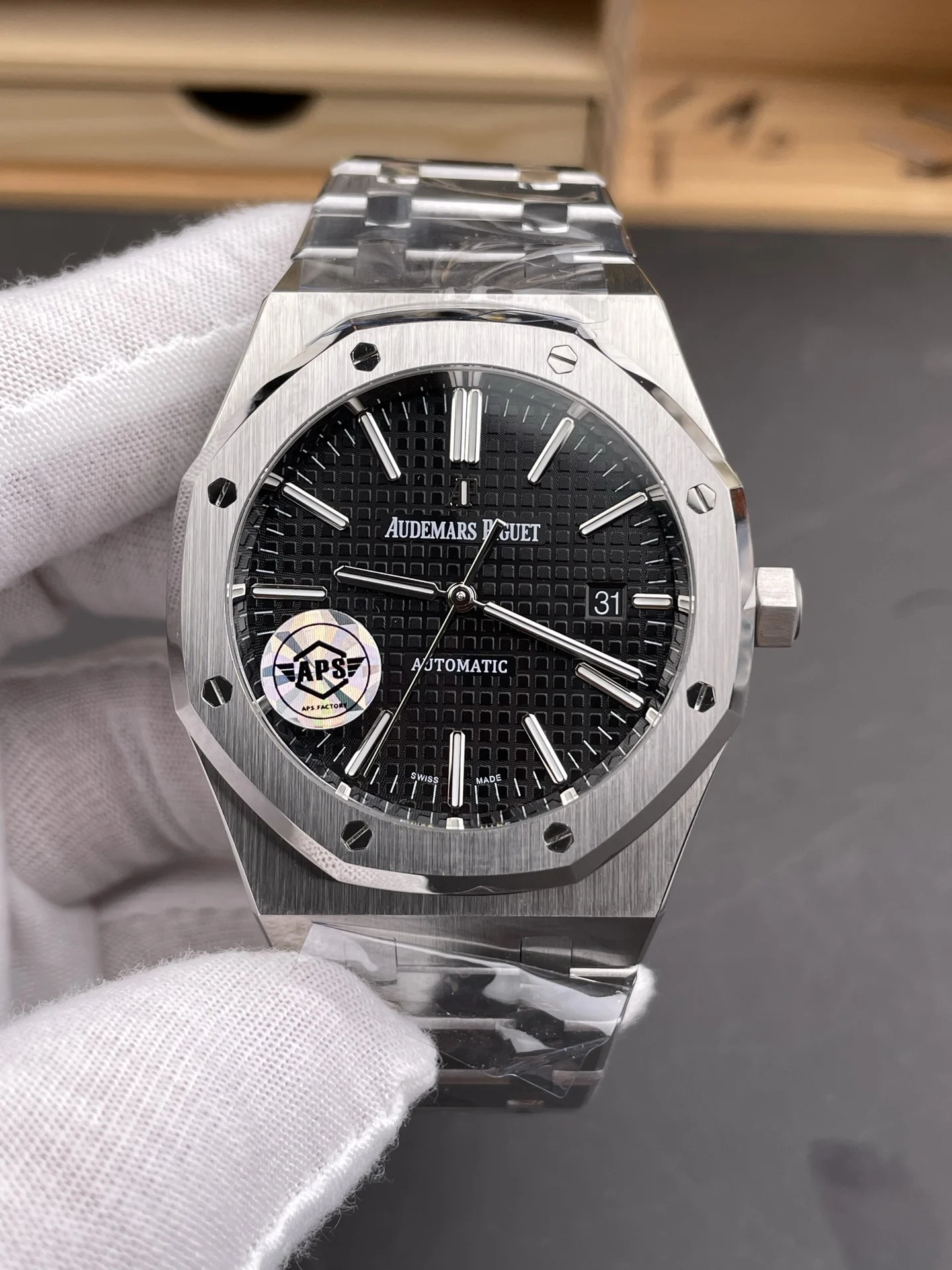 Audemars Piguet Royal Oak Black Dial 15400 41mm — photographed off the sweep
