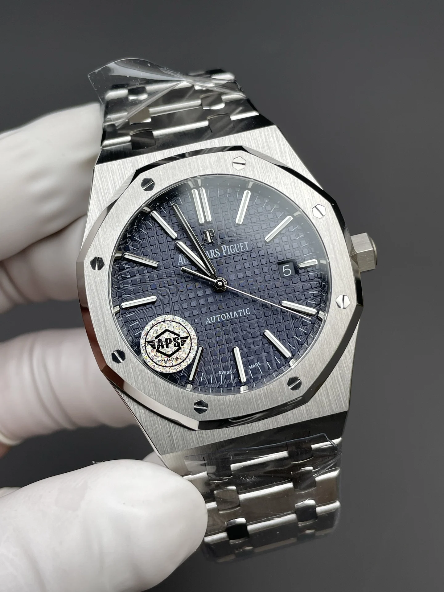 Audemars Piguet Royal Oak Blue Dial 15400 — photographed off the sweep