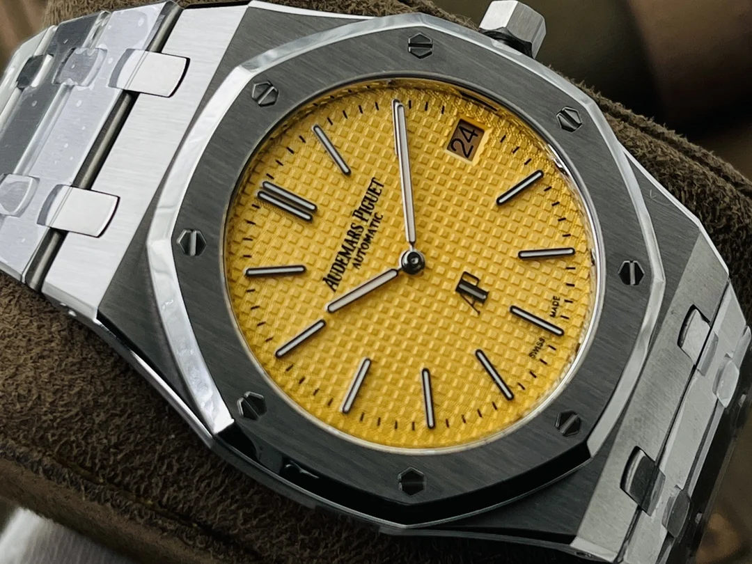 Audemars Piguet Royal Oak Champagne 15202 — photographed off the sweep