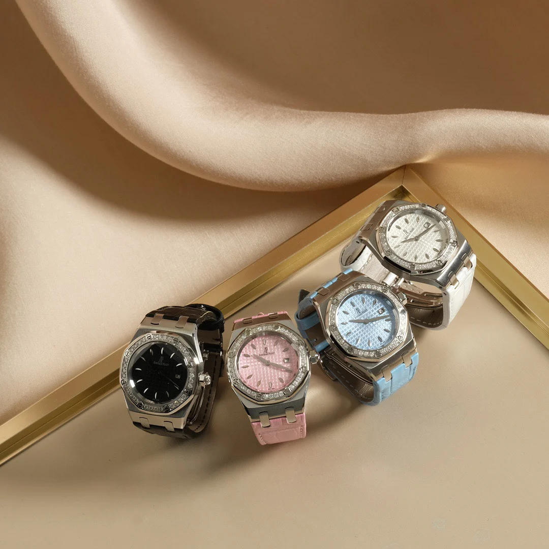 Audemars Piguet Royal Oak Diamond-Set 67601 33mm — photographed off the sweep