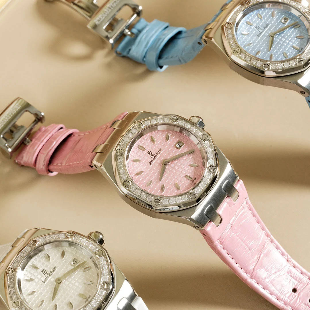 Audemars Piguet Royal Oak Diamond-Set 67601 33mm — photographed off the sweep