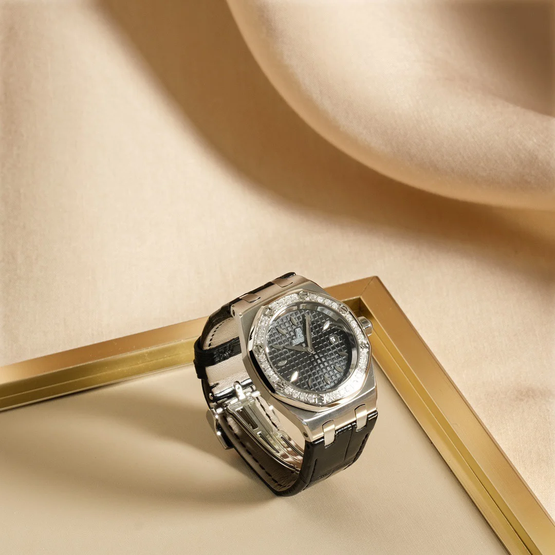 Audemars Piguet Royal Oak Diamond-Set 67601 33mm — photographed off the sweep