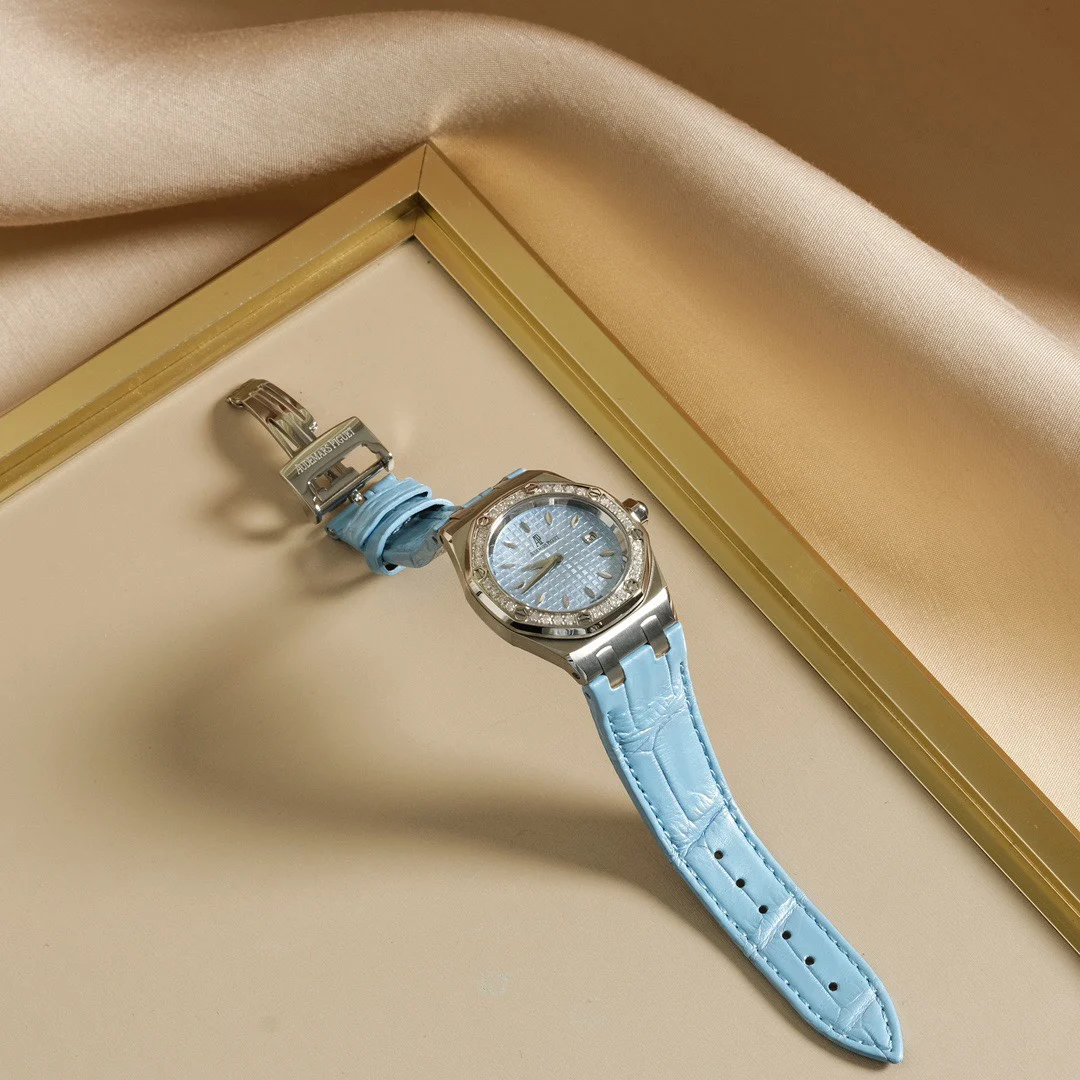 Audemars Piguet Royal Oak Diamond-Set 67601 33mm — photographed off the sweep