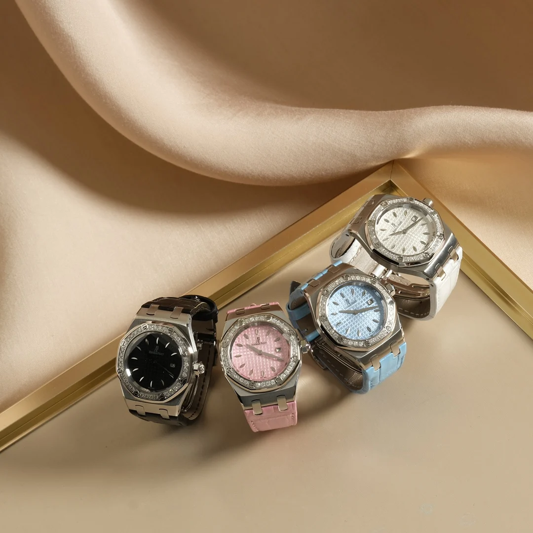 Audemars Piguet Royal Oak Diamond-Set 67601 33mm — photographed off the sweep