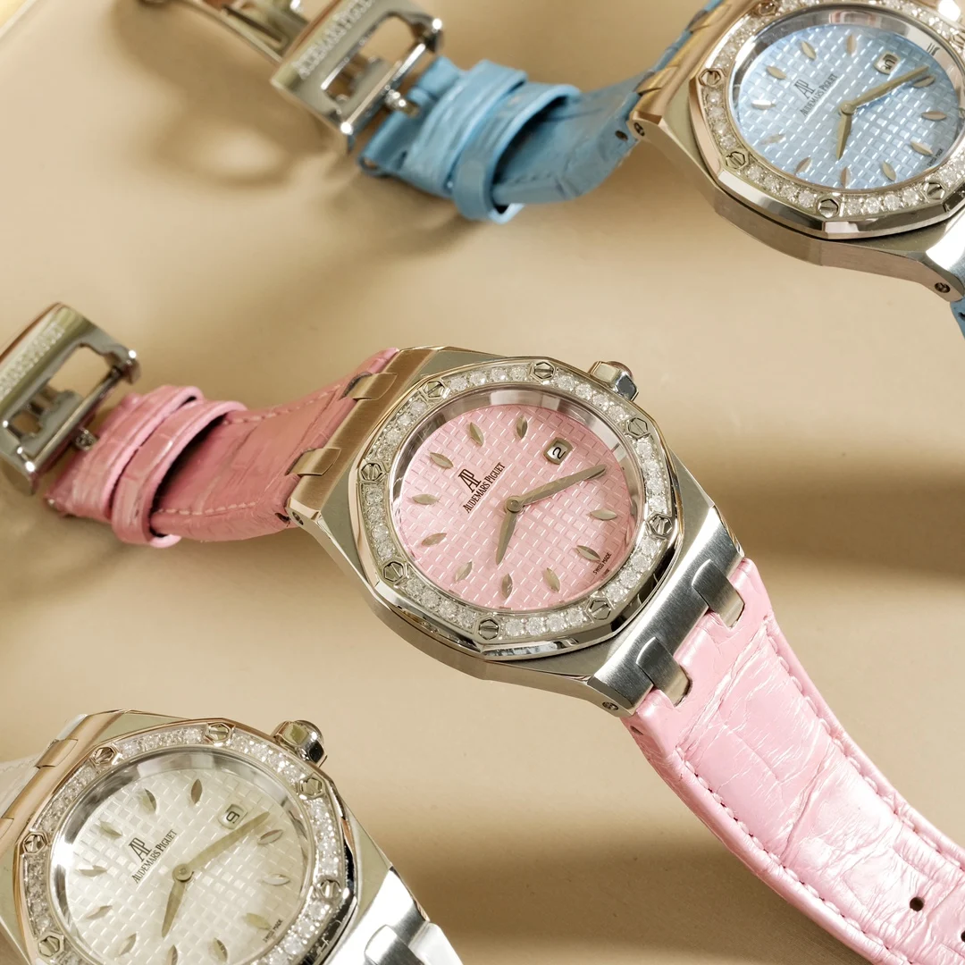 Audemars Piguet Royal Oak Diamond-Set 67601 33mm — photographed off the sweep