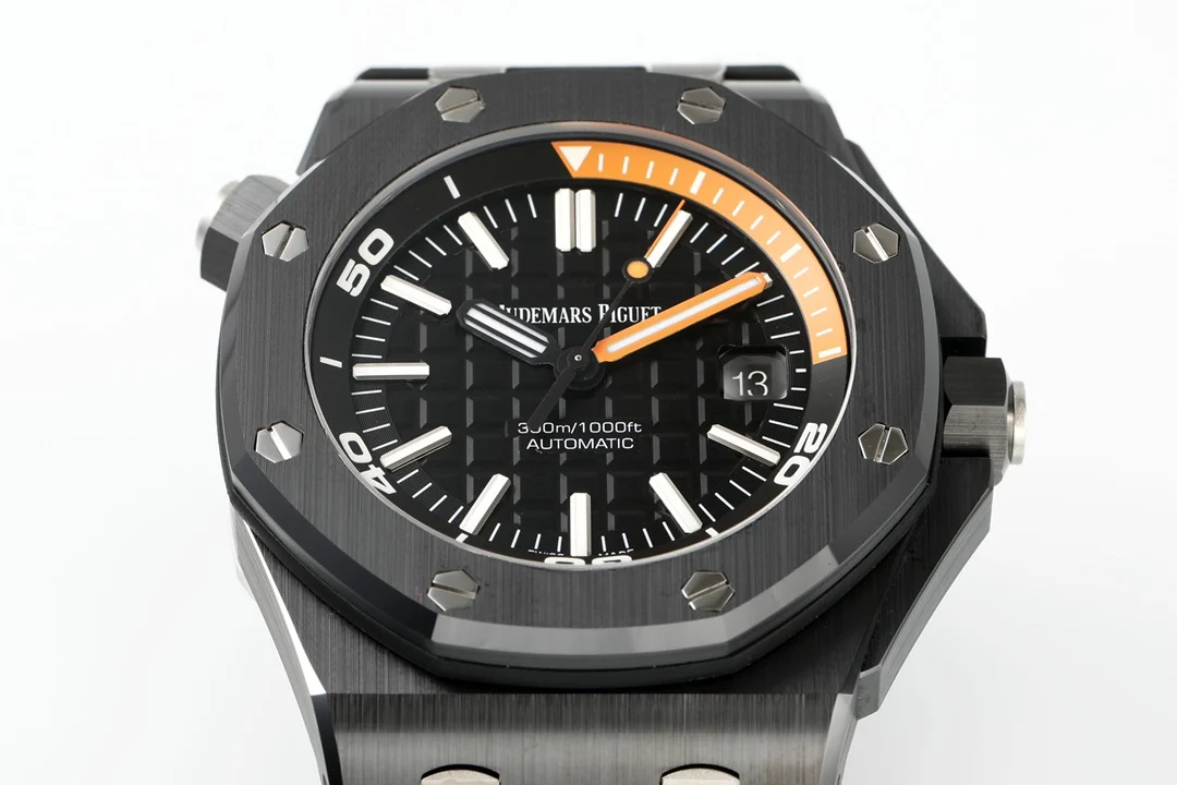 Audemars Piguet Royal Oak Offshore 15707 — detail