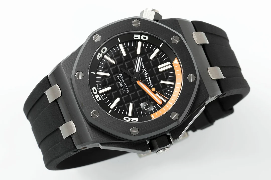 Audemars Piguet Royal Oak Offshore 15707 — detail