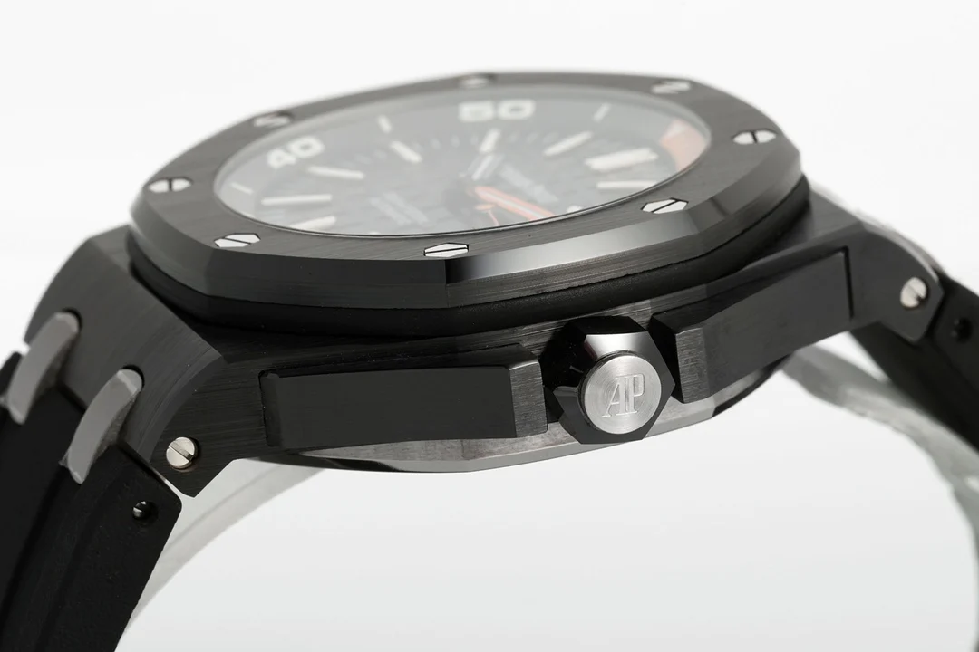 Audemars Piguet Royal Oak Offshore 15707 — photographed off the sweep