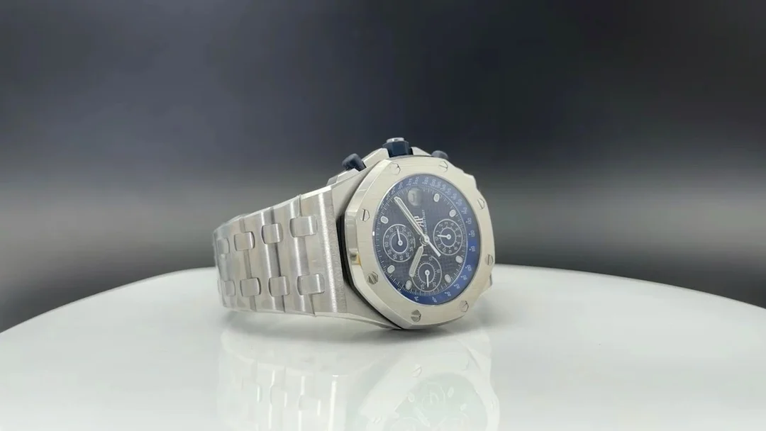 Audemars Piguet Royal Oak Offshore 26237 — photographed off the sweep
