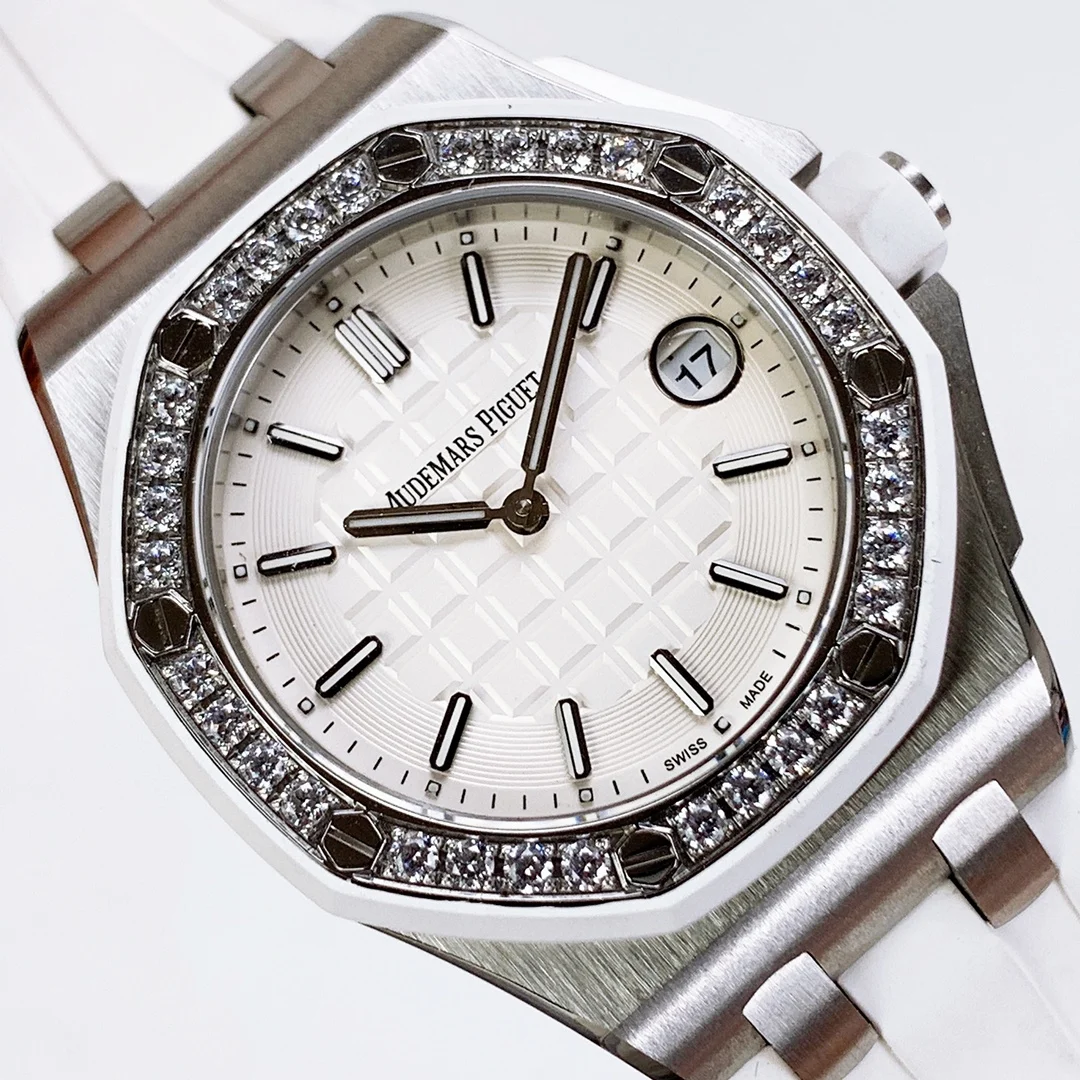 Audemars Piguet Royal Oak Offshore 67540 — photographed off the sweep