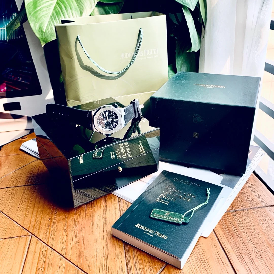 Audemars Piguet Royal Oak Offshore Black Dial 15703 — photographed off the sweep