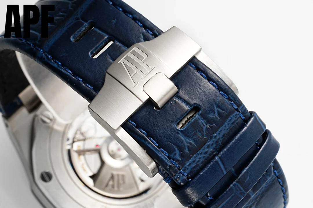 Audemars Piguet Royal Oak Offshore Ceramic 26470 42mm — photographed off the sweep