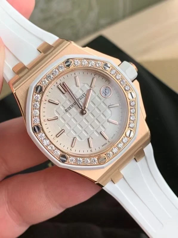 Audemars Piguet Royal Oak Offshore Rose Gold — photographed off the sweep