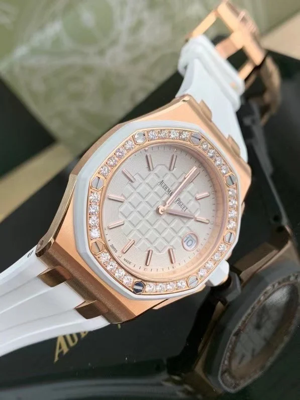 Audemars Piguet Royal Oak Offshore Rose Gold — photographed off the sweep