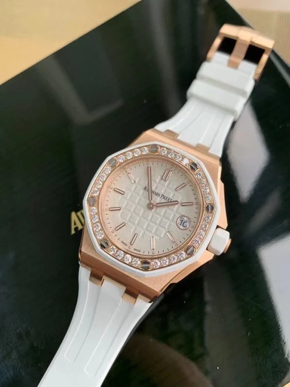 Audemars Piguet Royal Oak Offshore Rose Gold — photographed off the sweep