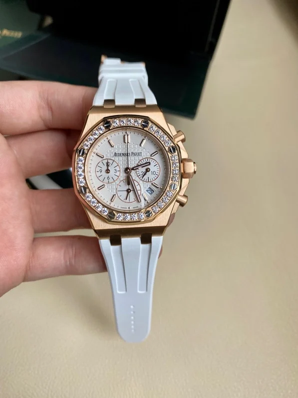 Audemars Piguet Royal Oak Offshore Steel Red Dial — photographed off the sweep