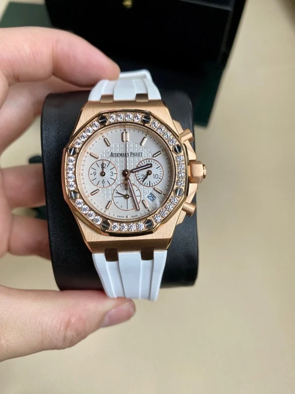 Audemars Piguet Royal Oak Offshore Steel Red Dial — photographed off the sweep