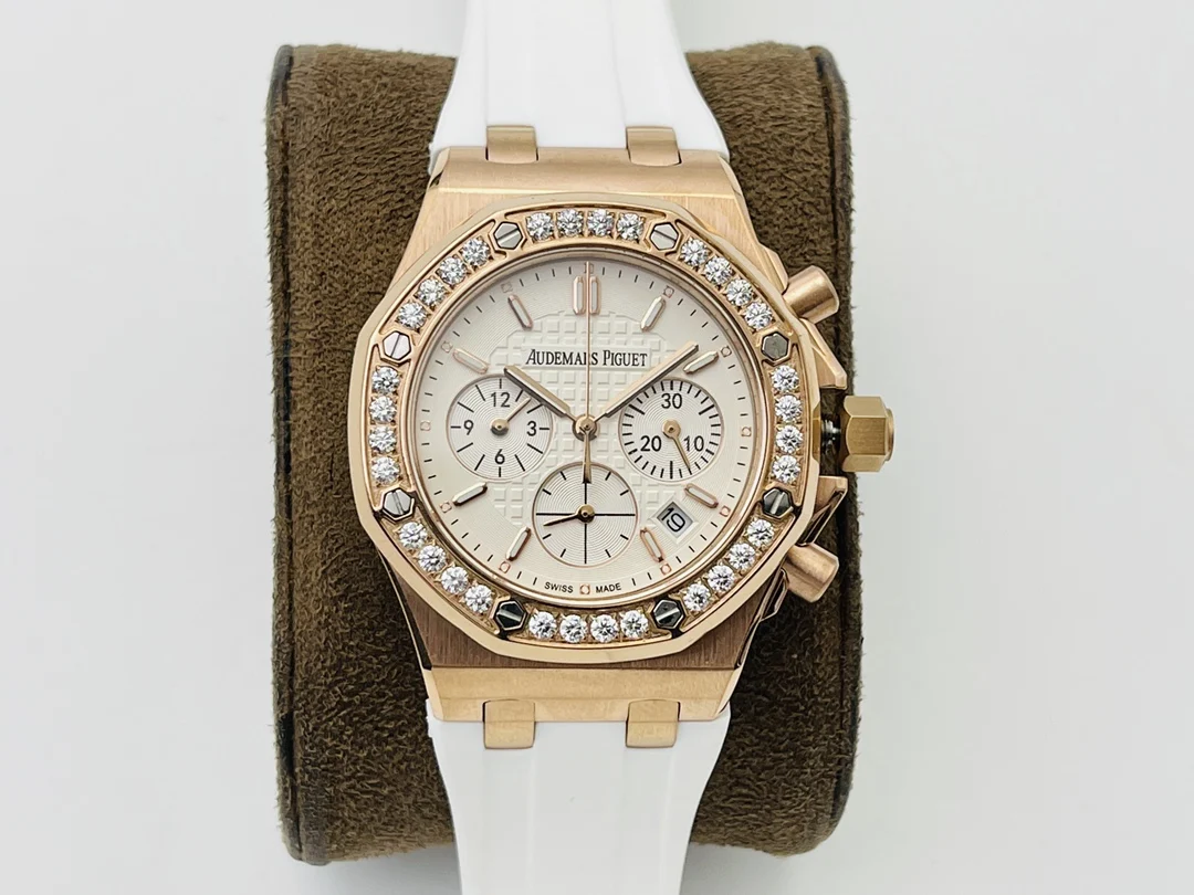 Audemars Piguet Royal Oak Offshore Steel White Dial — photographed off the sweep