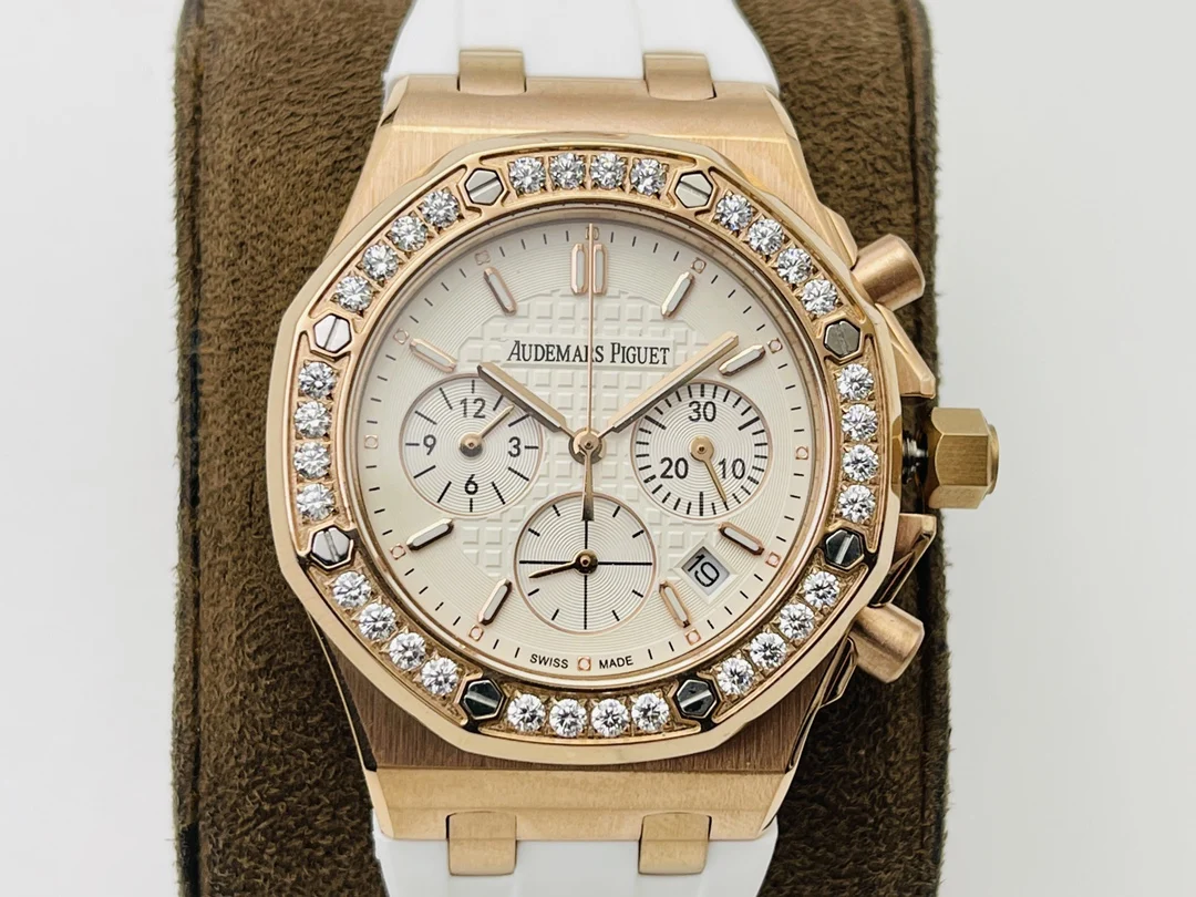 Audemars Piguet Royal Oak Offshore Steel White Dial — photographed off the sweep