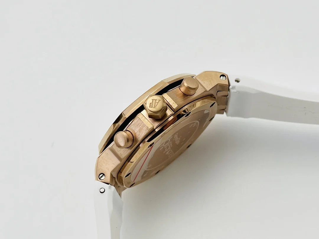 Audemars Piguet Royal Oak Offshore Steel White Dial — photographed off the sweep