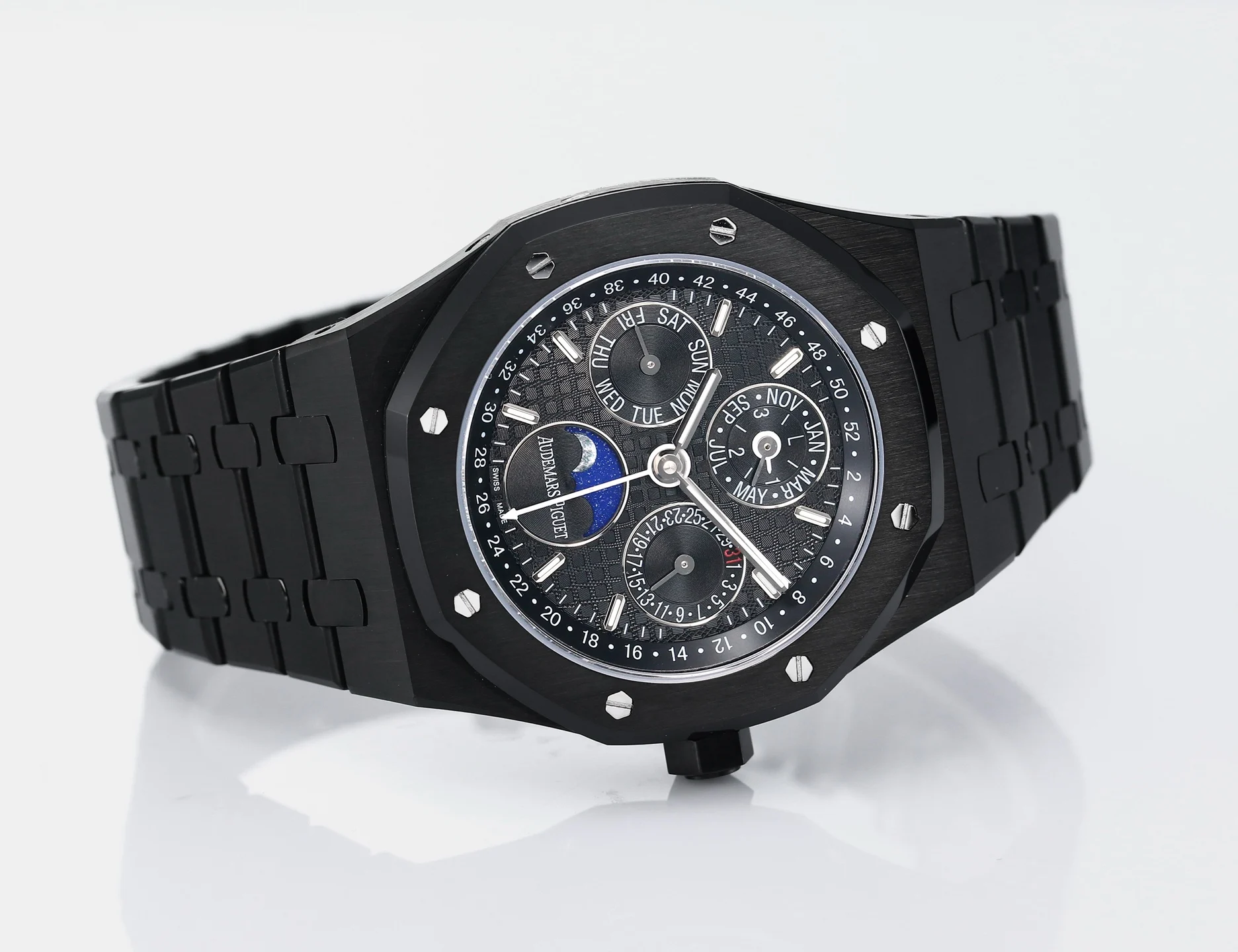 Audemars Piguet Royal Oak Perpetual Calendar 26574ST.OO.1220ST.01 — detail