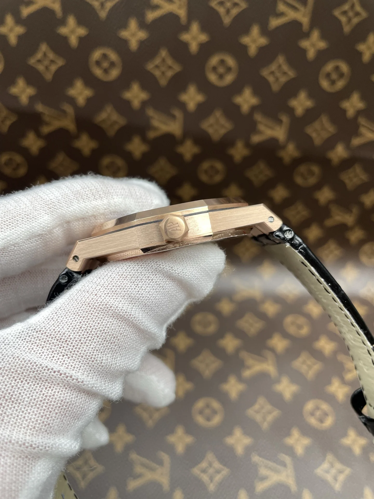Audemars Piguet Royal Oak Rose Gold 15400 — photographed off the sweep