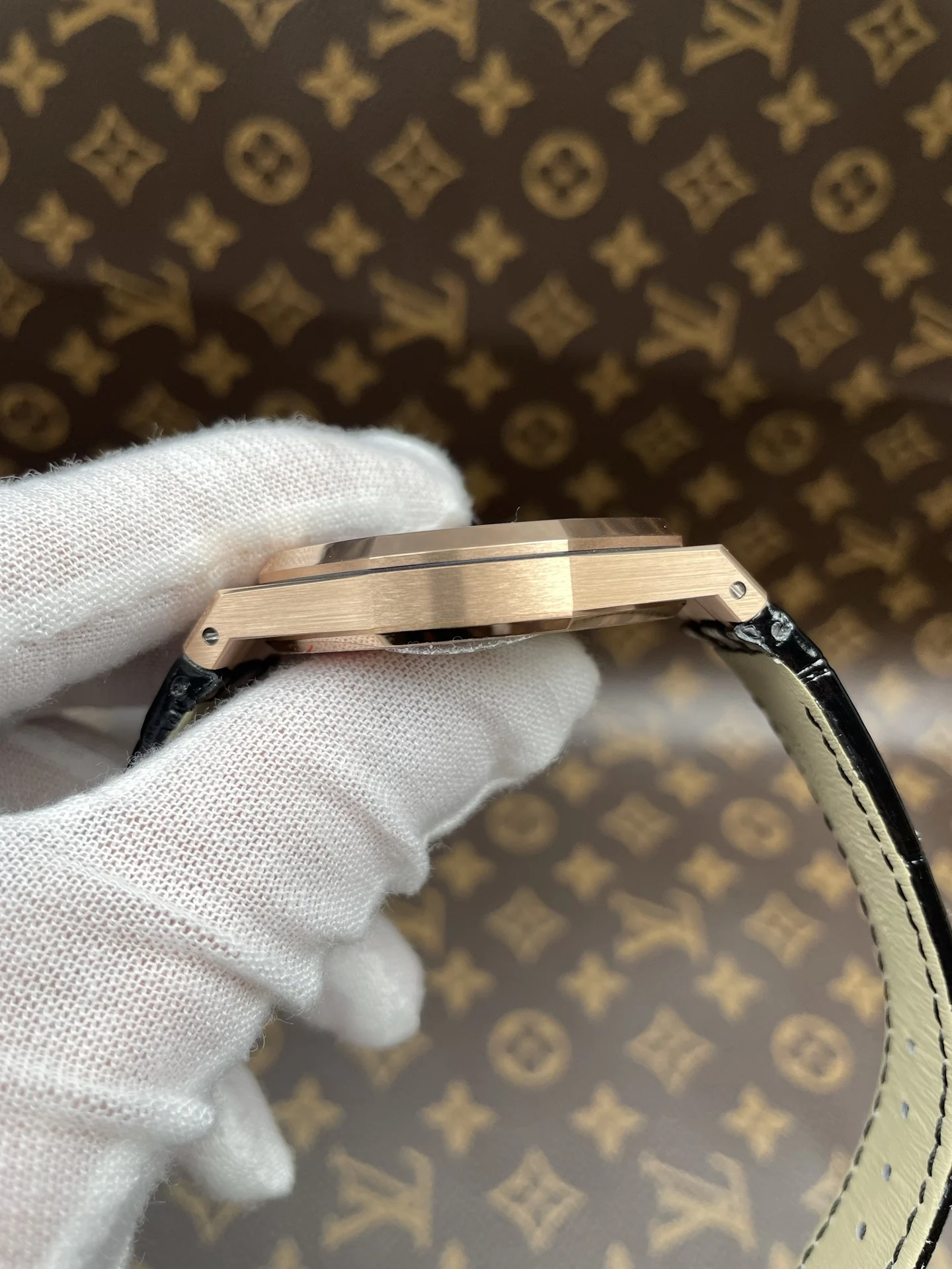 Audemars Piguet Royal Oak Rose Gold 15400 — photographed off the sweep