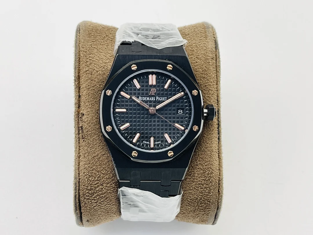 Audemars Piguet Royal Oak Rose Gold 77350 34mm — photographed off the sweep
