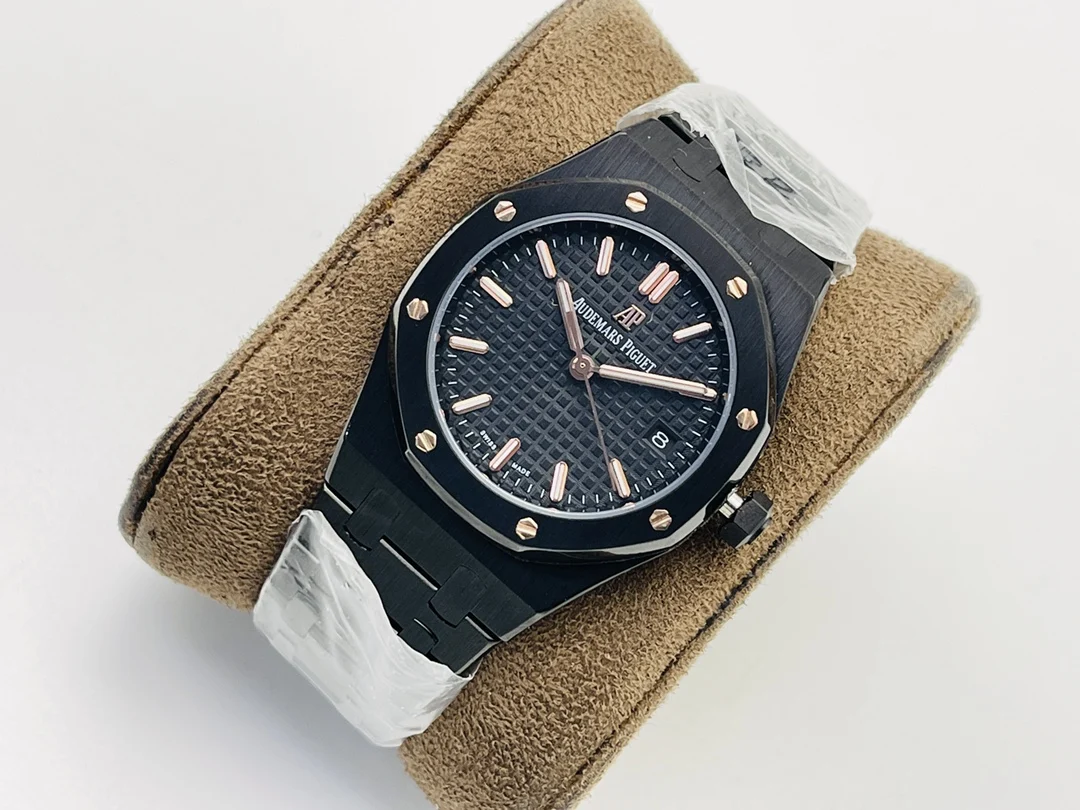 Audemars Piguet Royal Oak Rose Gold 77350 34mm — photographed off the sweep