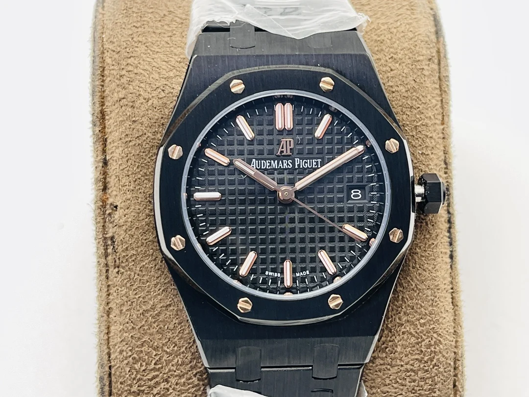 Audemars Piguet Royal Oak Rose Gold 77350 34mm — photographed off the sweep