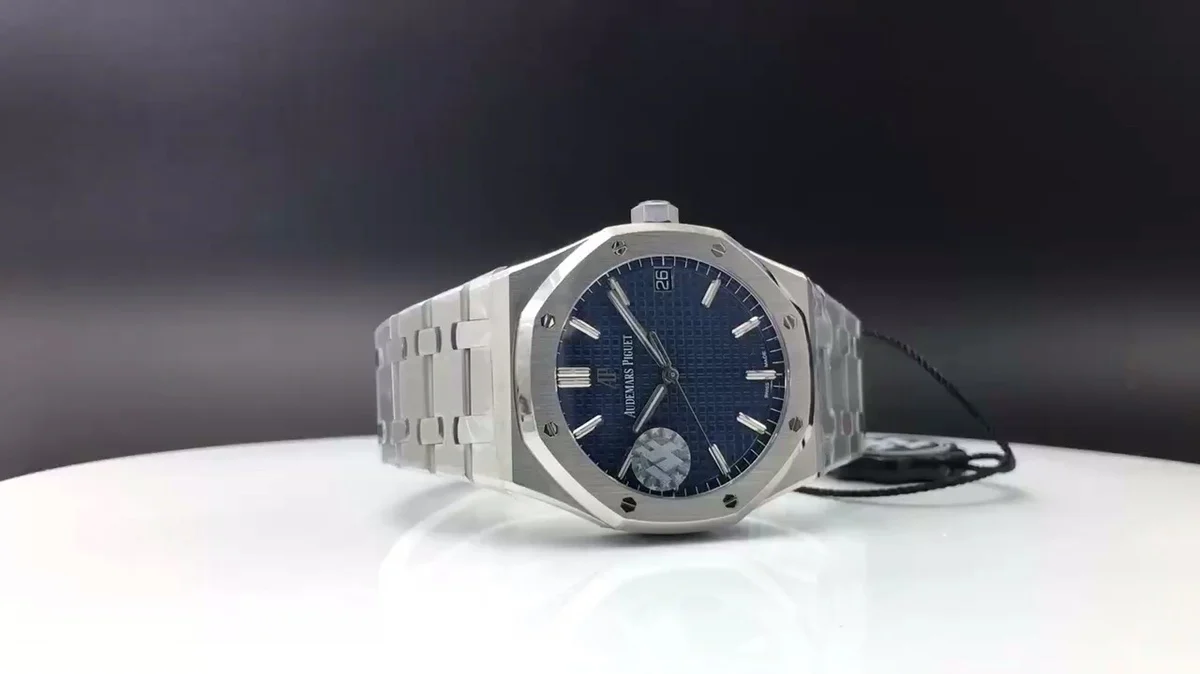 Audemars Piguet Royal Oak Steel 15400 — photographed off the sweep
