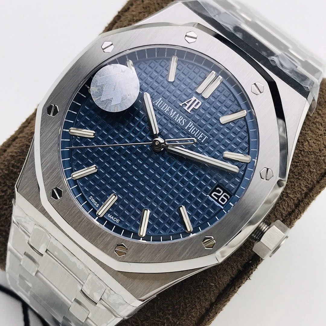 Audemars Piguet Royal Oak Steel 15400 — photographed off the sweep
