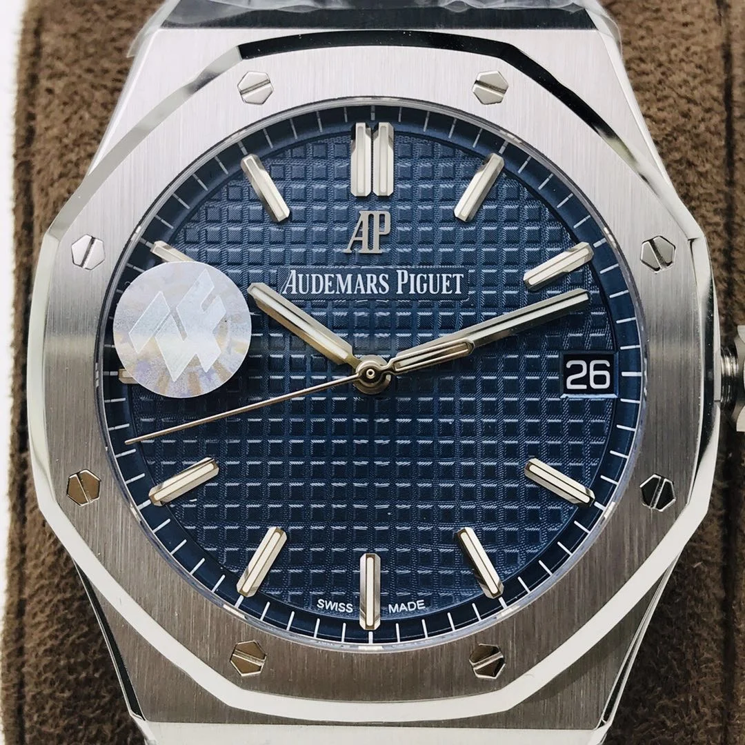 Audemars Piguet Royal Oak Steel 15400 — photographed off the sweep