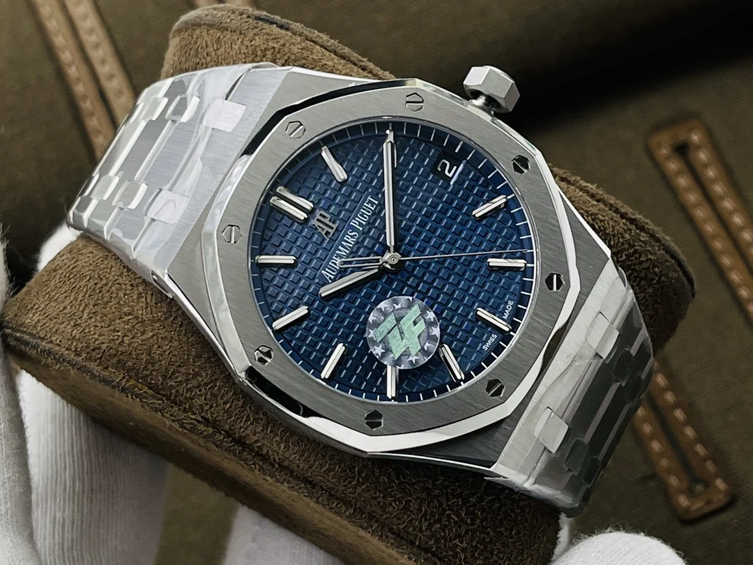 Audemars Piguet Royal Oak Steel 15500 — photographed off the sweep