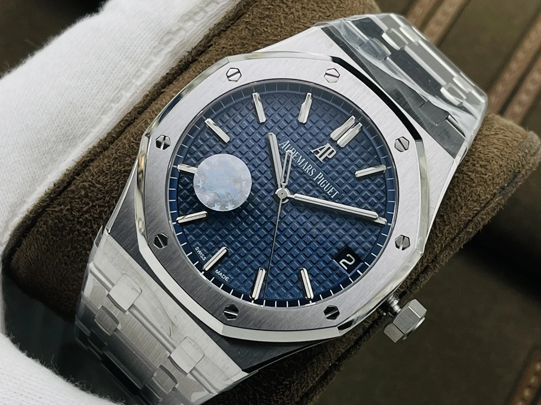 Audemars Piguet Royal Oak Steel 15500 — photographed off the sweep