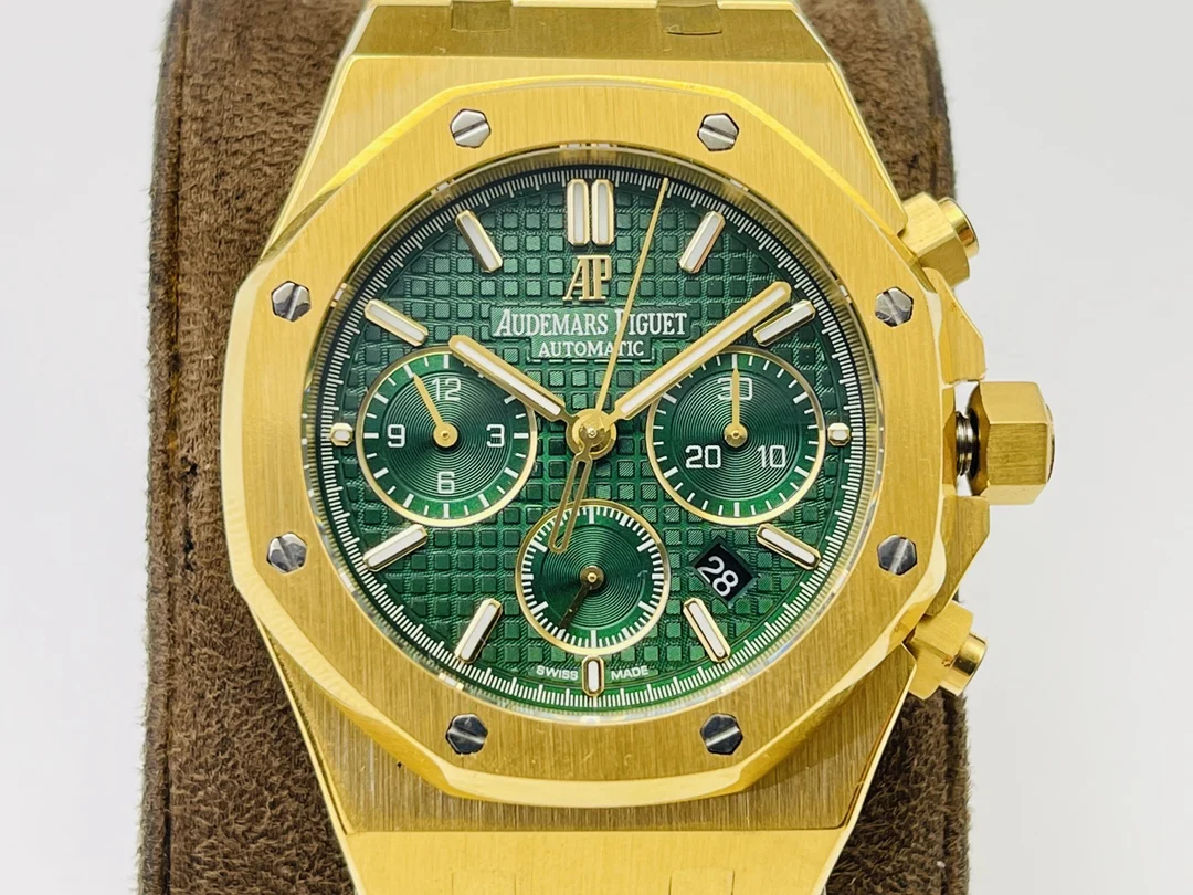 Audemars Piguet Royal Oak Steel 26331OR 41mm — photographed off the sweep