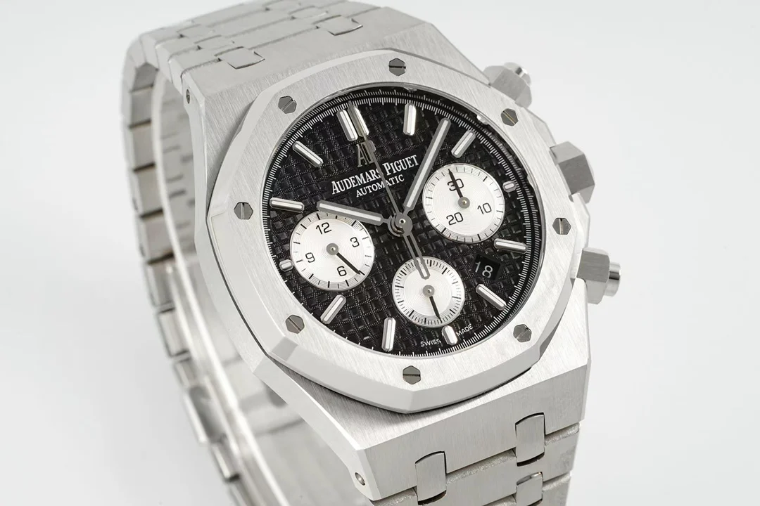 Audemars Piguet Royal Oak Steel 26331OR 41mm — photographed off the sweep