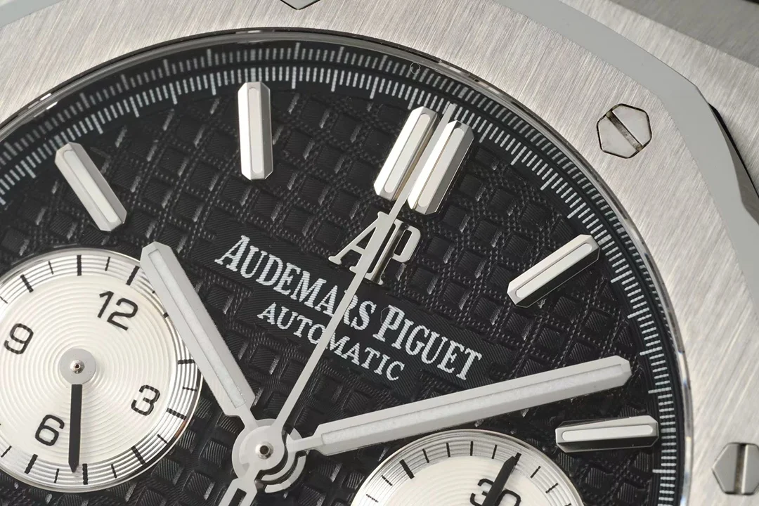 Audemars Piguet Royal Oak Steel 26331OR 41mm — photographed off the sweep